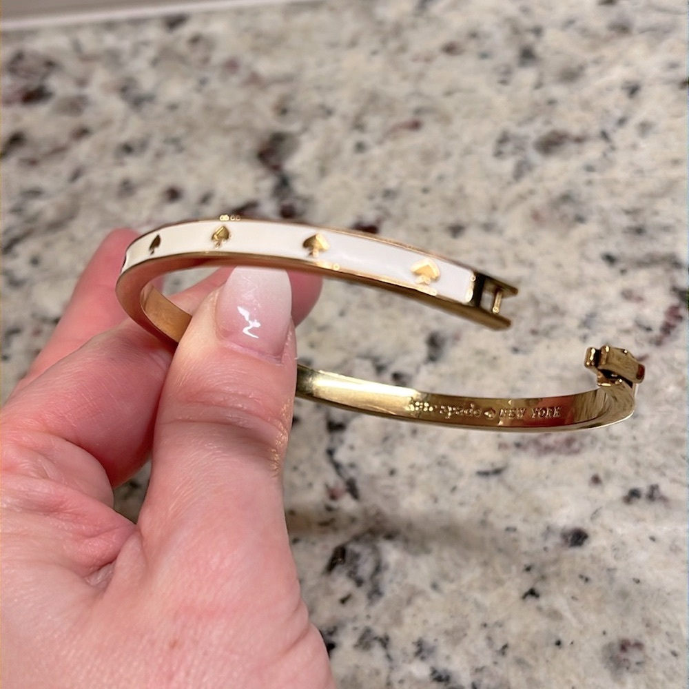 Kate Spade White Hinged Goldtone Bangle EUC - Picture 5 of 7